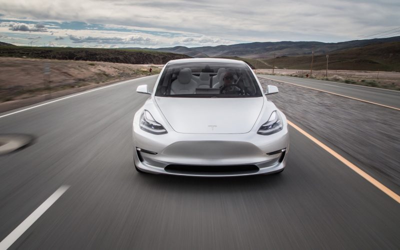 特斯拉Model 3高清官图公布:设计极简 配15英寸大号iPad插图